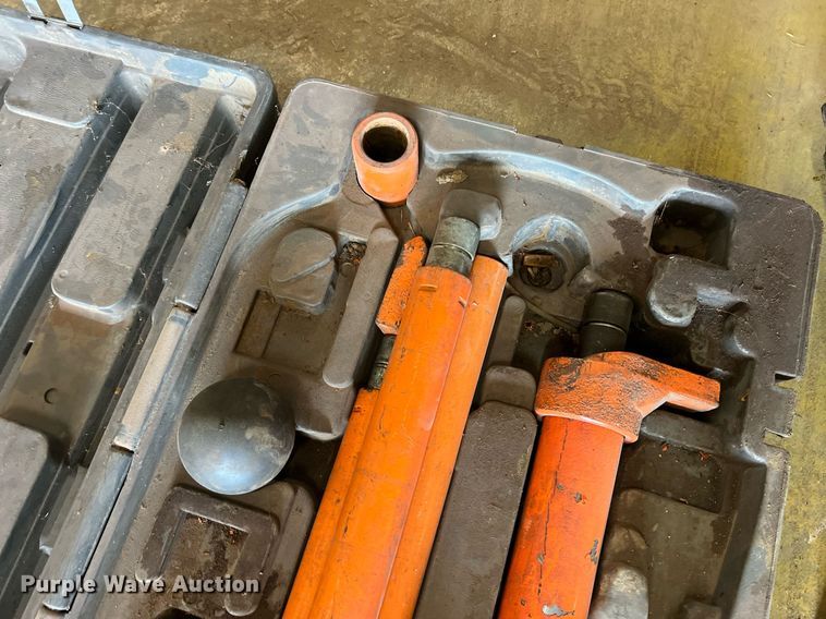 image for item II9093 (3) hydraulic rams