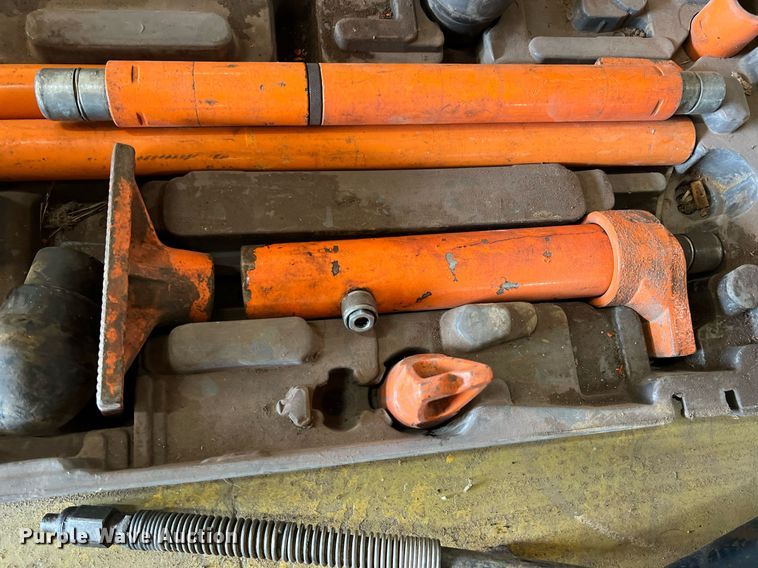 image for item II9093 (3) hydraulic rams