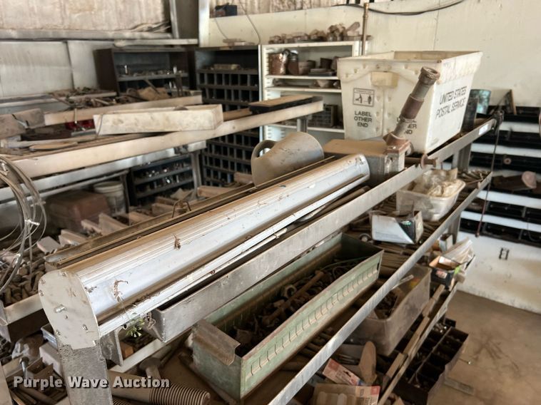 image for item II9099 Storage and shelving