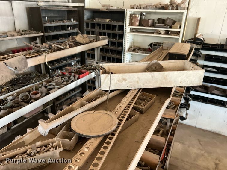 image for item II9099 Storage and shelving