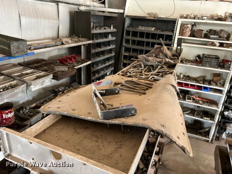 image for item II9099 Storage and shelving