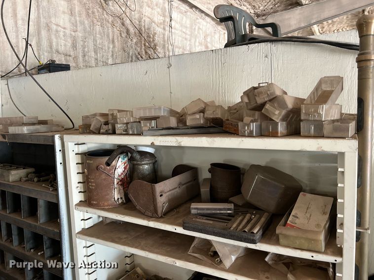 image for item II9099 Storage and shelving