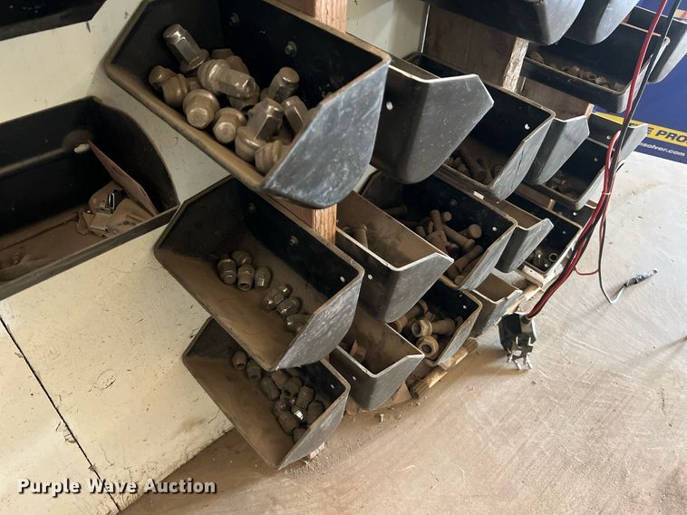 image for item II9099 Storage and shelving