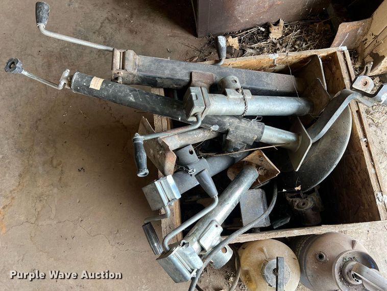 image for item II9100 (7) shelves of parts