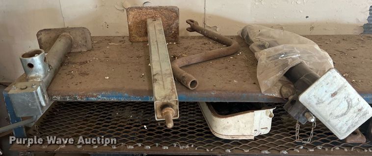 image for item II9100 (7) shelves of parts