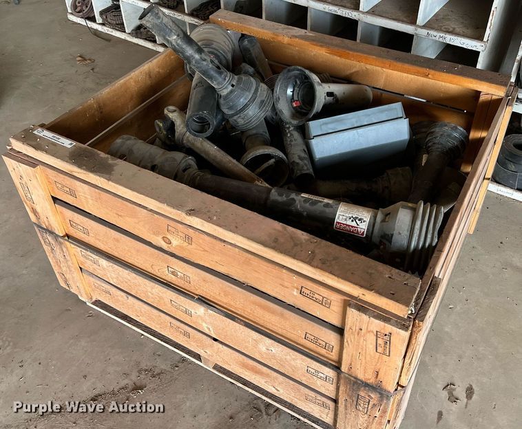 image for item II9100 (7) shelves of parts