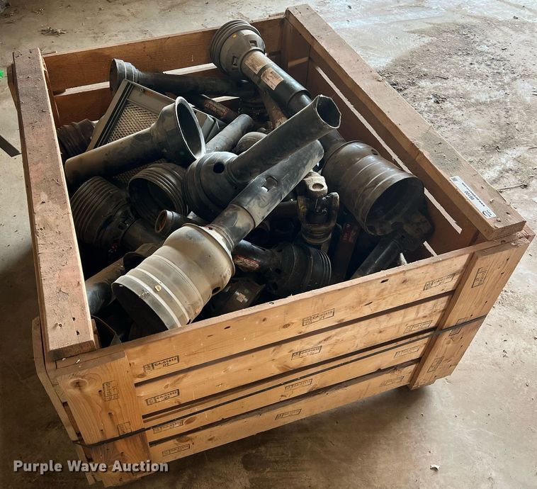 image for item II9100 (7) shelves of parts