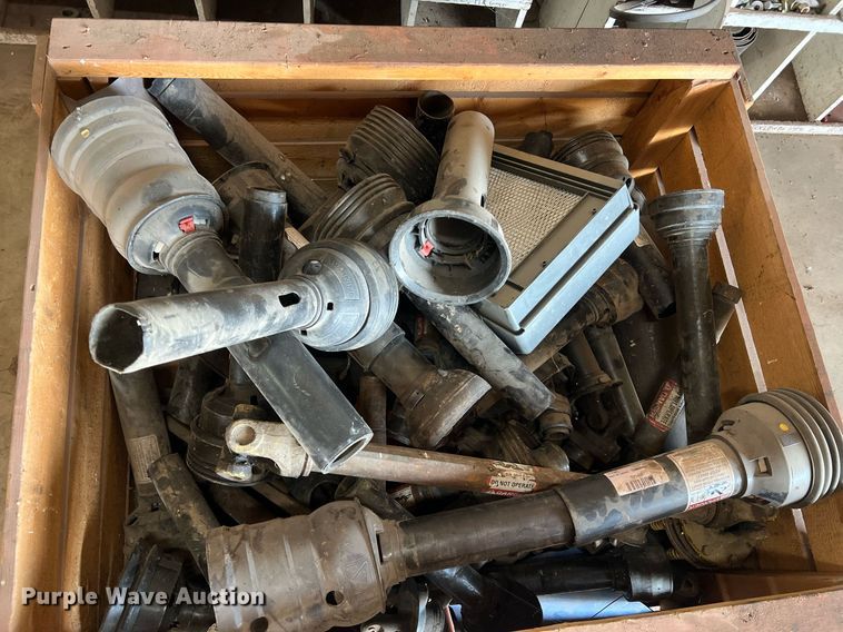 image for item II9100 (7) shelves of parts