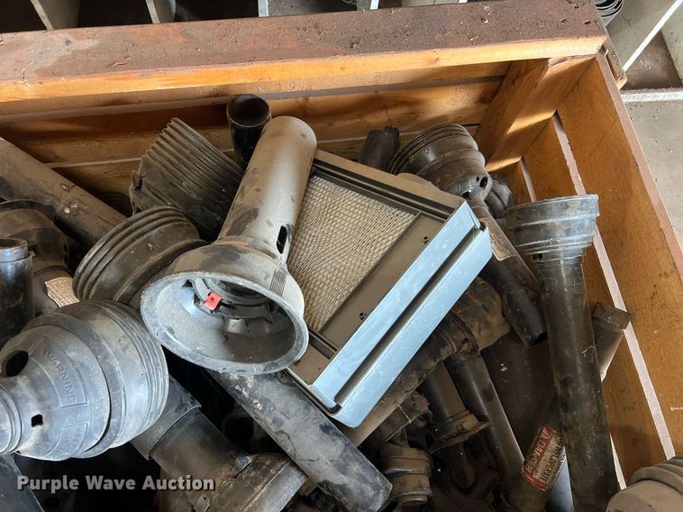 image for item II9100 (7) shelves of parts