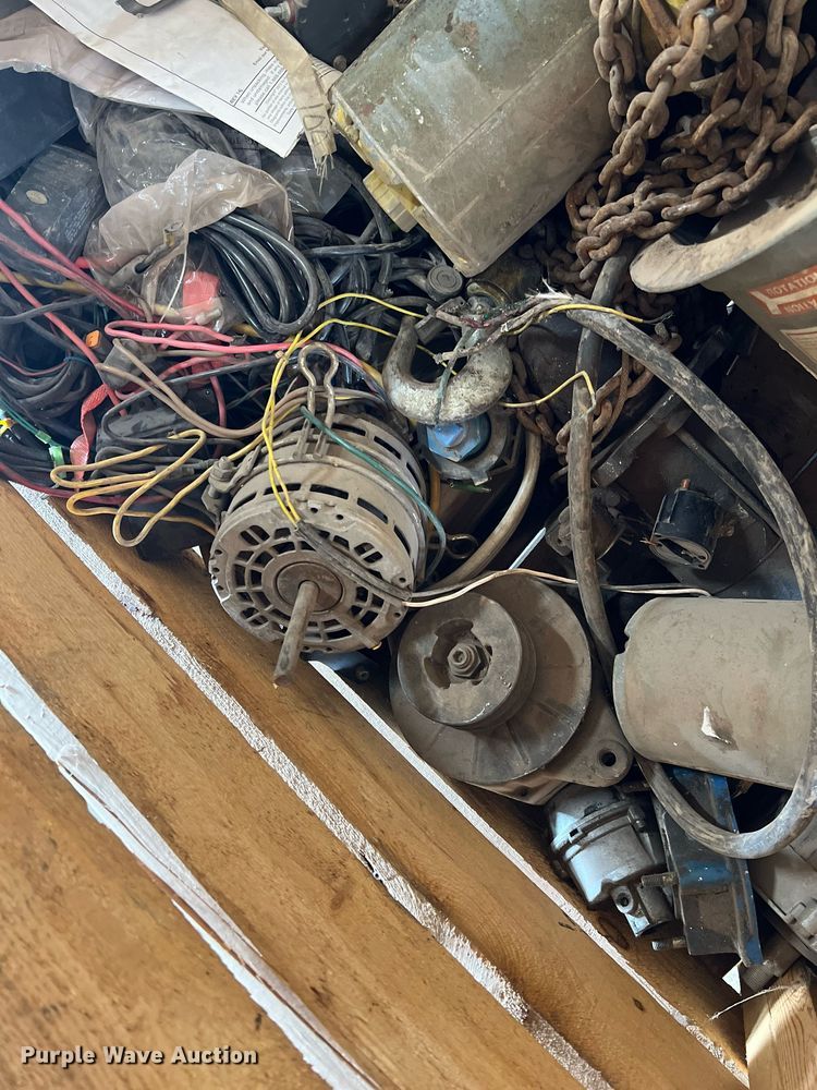 image for item II9104 (3) pallets of building materials