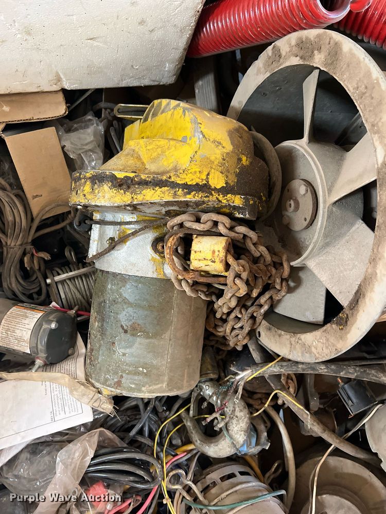 image for item II9104 (3) pallets of building materials