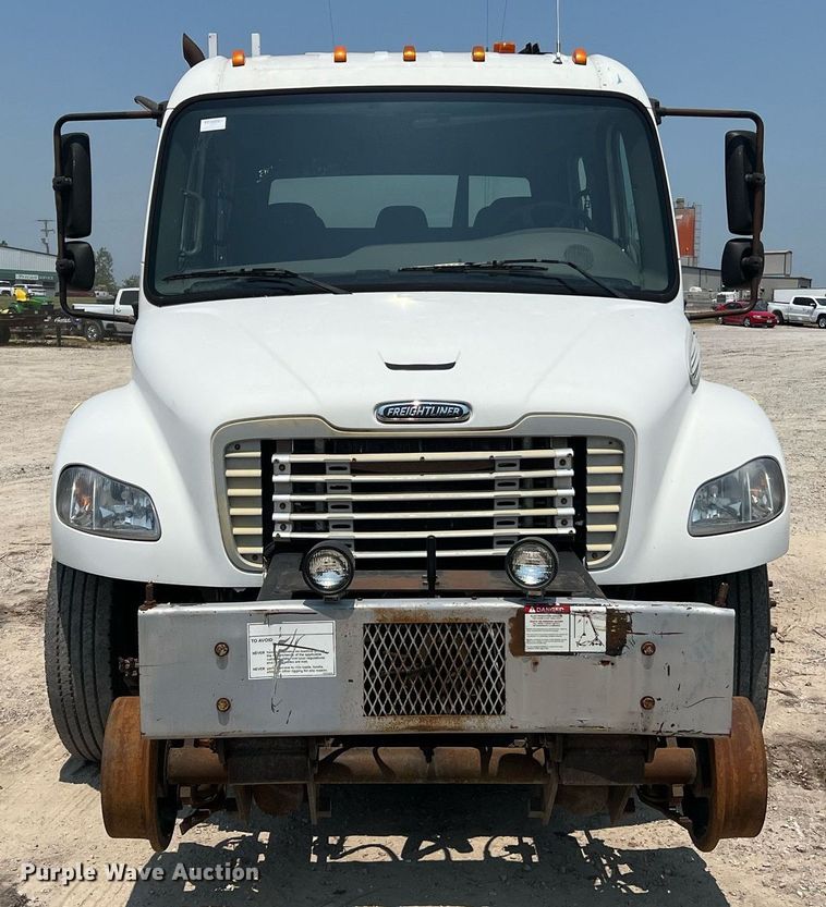 image for item II9114 2007 Freightliner Business Class M2  utility / service truck