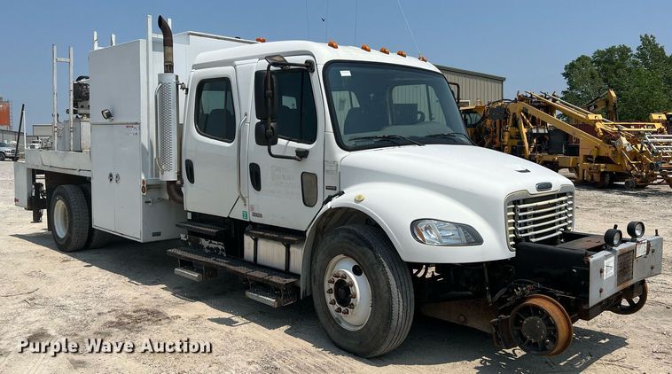 image for item II9114 2007 Freightliner Business Class M2  utility / service truck