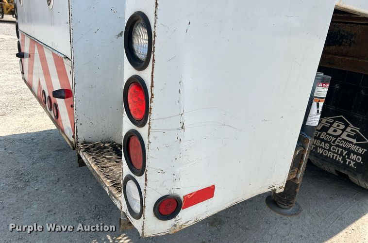 image for item II9114 2007 Freightliner Business Class M2  utility / service truck