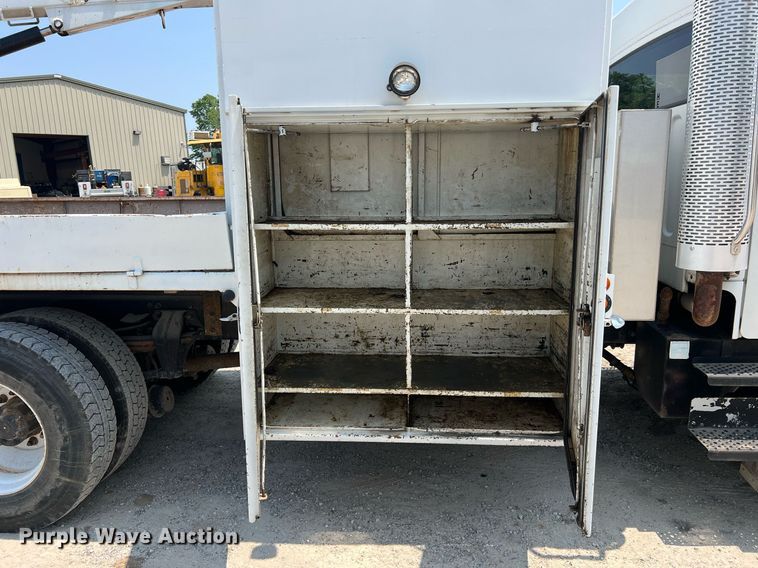 image for item II9114 2007 Freightliner Business Class M2  utility / service truck