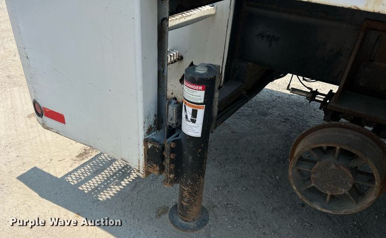 image for item II9114 2007 Freightliner Business Class M2  utility / service truck