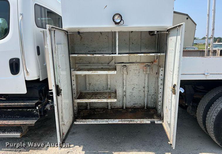 image for item II9114 2007 Freightliner Business Class M2  utility / service truck