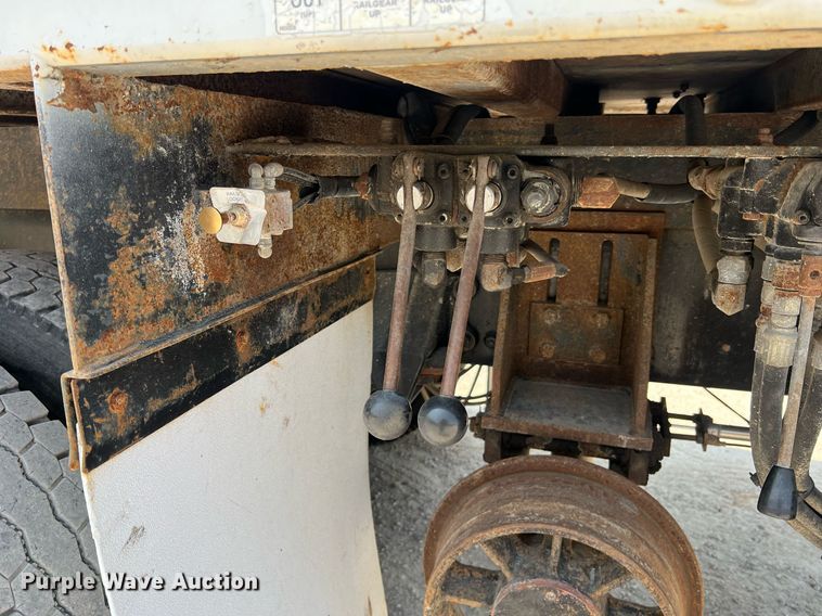 image for item II9114 2007 Freightliner Business Class M2  utility / service truck