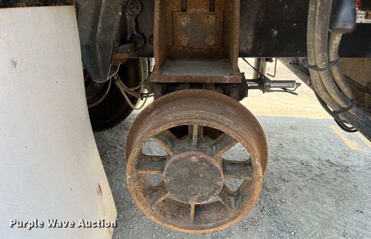 image for item II9114 2007 Freightliner Business Class M2  utility / service truck