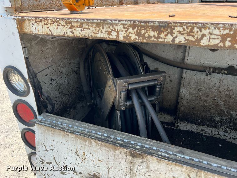 image for item II9114 2007 Freightliner Business Class M2  utility / service truck