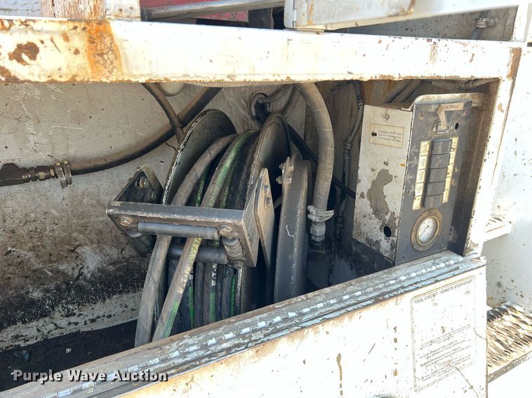 image for item II9114 2007 Freightliner Business Class M2  utility / service truck