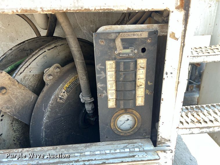 image for item II9114 2007 Freightliner Business Class M2  utility / service truck