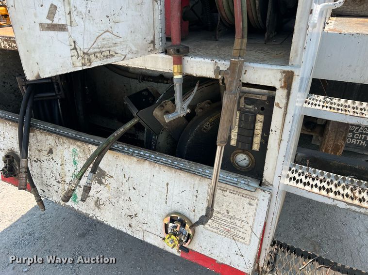 image for item II9114 2007 Freightliner Business Class M2  utility / service truck