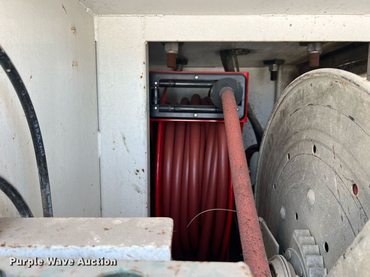 image for item II9114 2007 Freightliner Business Class M2  utility / service truck