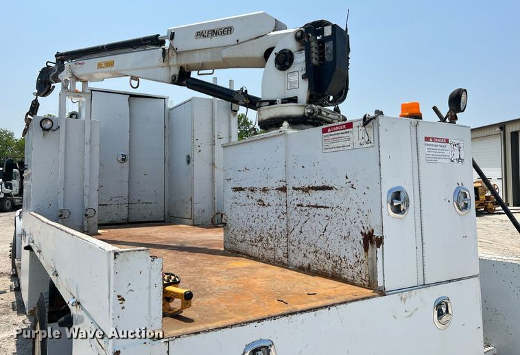 image for item II9114 2007 Freightliner Business Class M2  utility / service truck