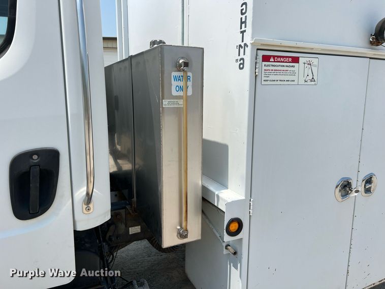 image for item II9114 2007 Freightliner Business Class M2  utility / service truck