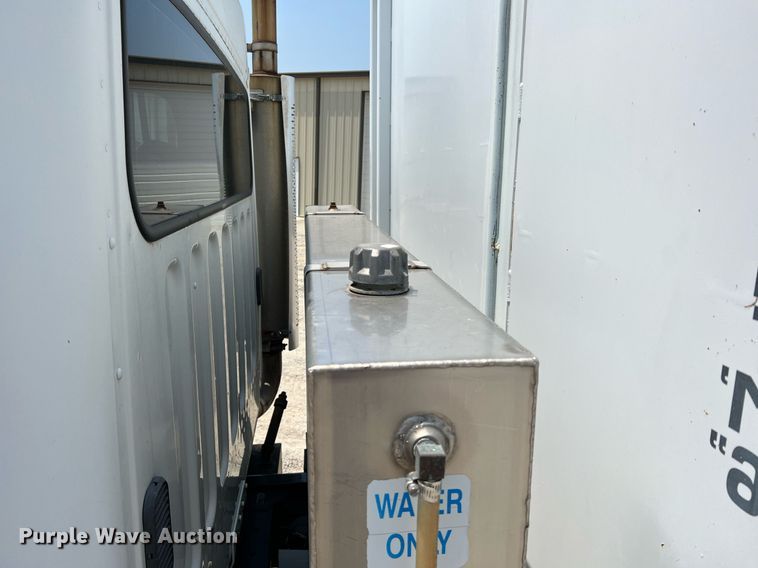 image for item II9114 2007 Freightliner Business Class M2  utility / service truck