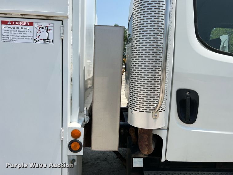 image for item II9114 2007 Freightliner Business Class M2  utility / service truck