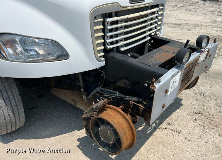 image for item II9114 2007 Freightliner Business Class M2  utility / service truck