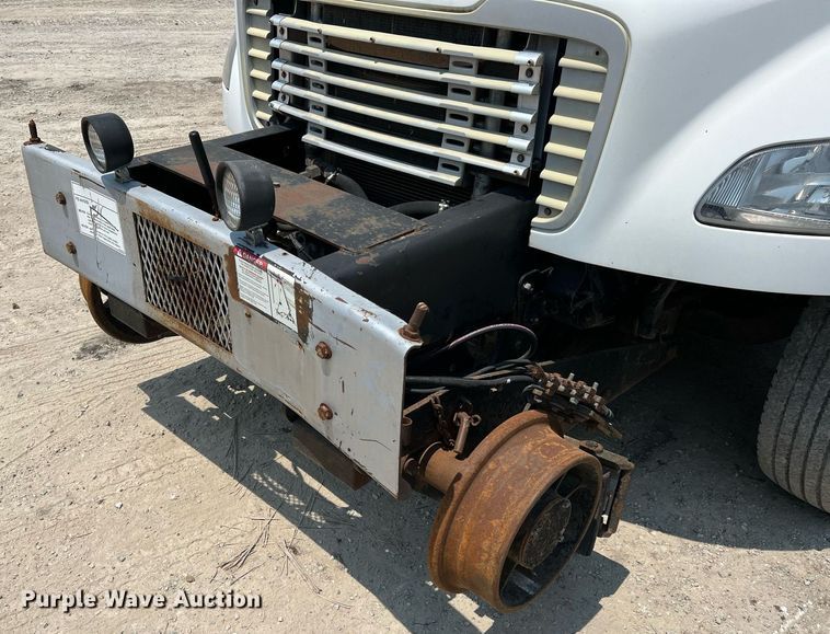 image for item II9114 2007 Freightliner Business Class M2  utility / service truck