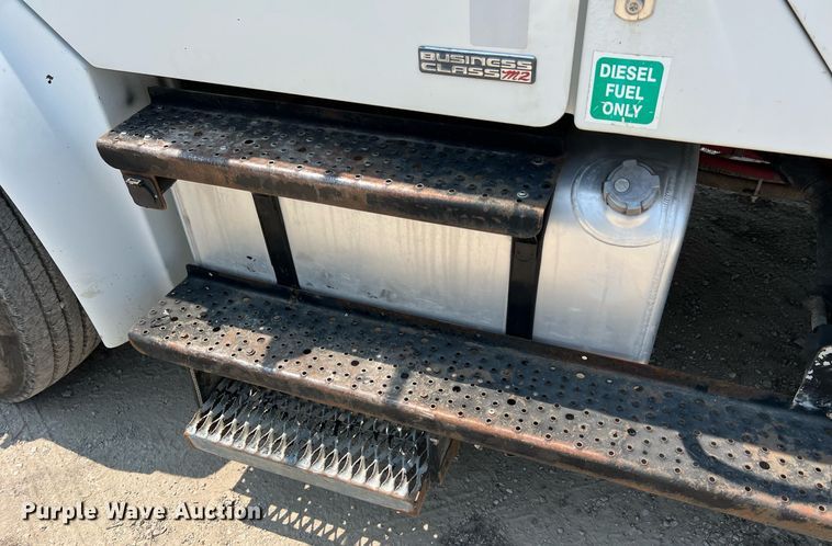 image for item II9114 2007 Freightliner Business Class M2  utility / service truck