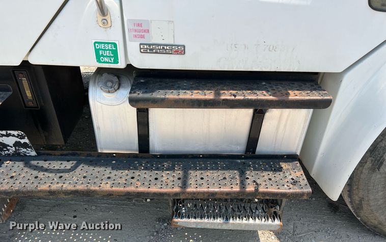 image for item II9114 2007 Freightliner Business Class M2  utility / service truck