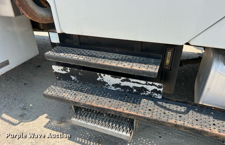 image for item II9114 2007 Freightliner Business Class M2  utility / service truck