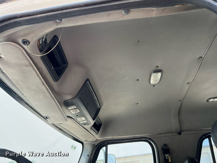 image for item II9114 2007 Freightliner Business Class M2  utility / service truck