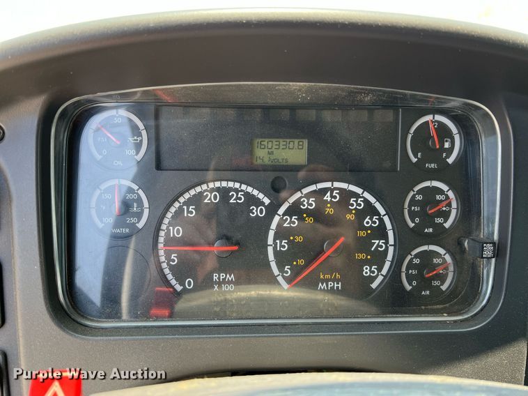 image for item II9114 2007 Freightliner Business Class M2  utility / service truck