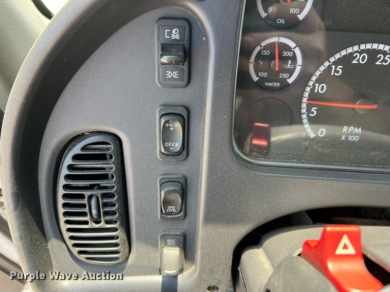 image for item II9114 2007 Freightliner Business Class M2  utility / service truck