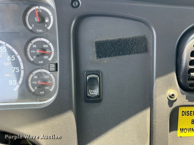 image for item II9114 2007 Freightliner Business Class M2  utility / service truck