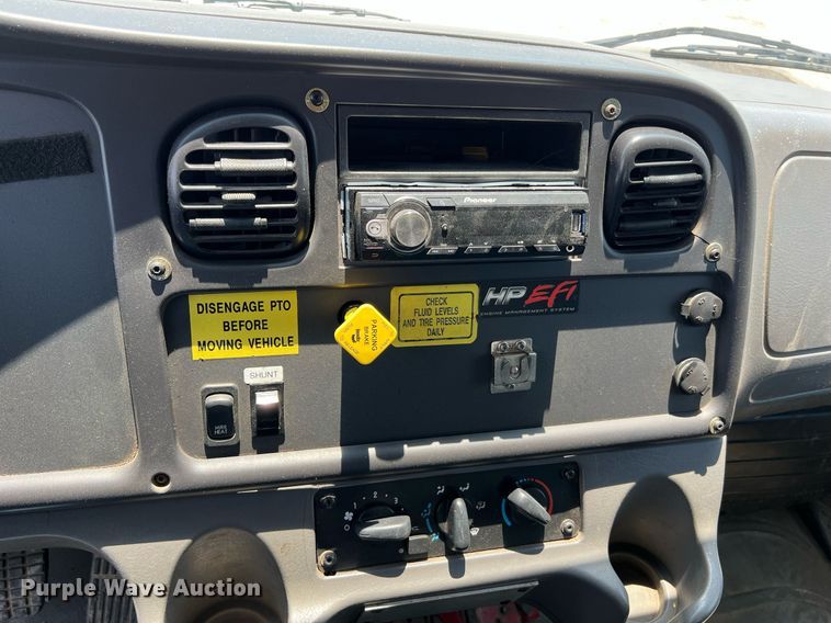 image for item II9114 2007 Freightliner Business Class M2  utility / service truck