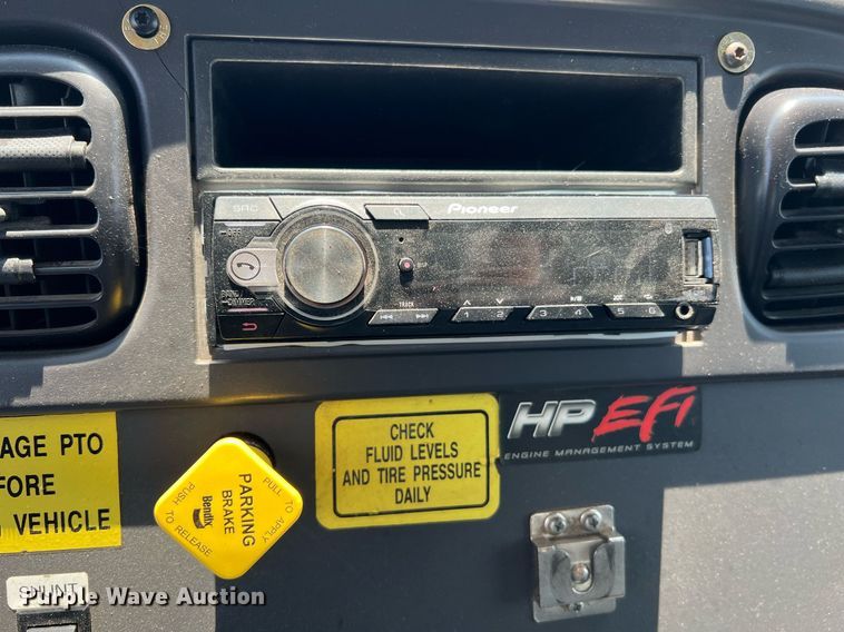 image for item II9114 2007 Freightliner Business Class M2  utility / service truck