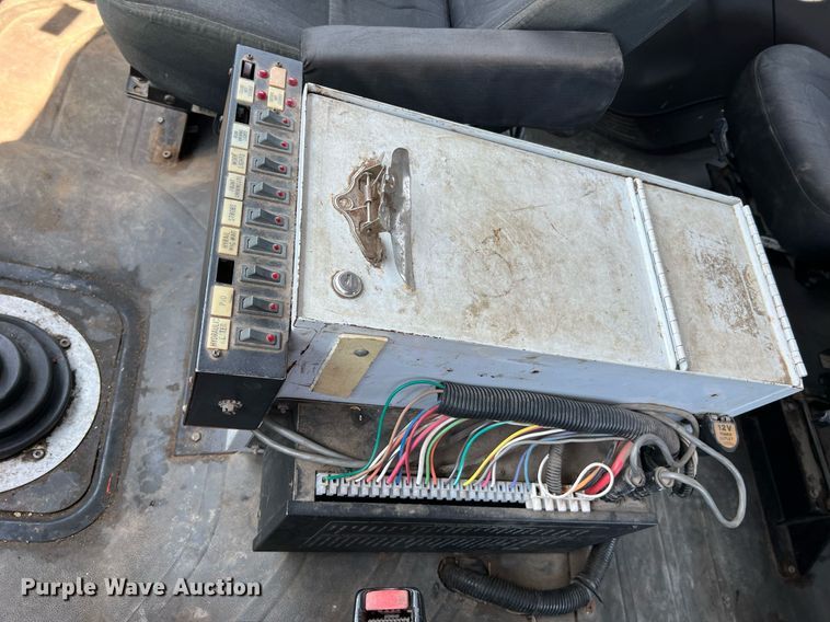 image for item II9114 2007 Freightliner Business Class M2  utility / service truck