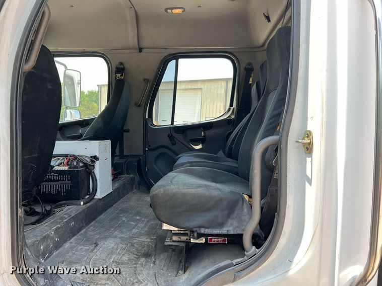 image for item II9114 2007 Freightliner Business Class M2  utility / service truck