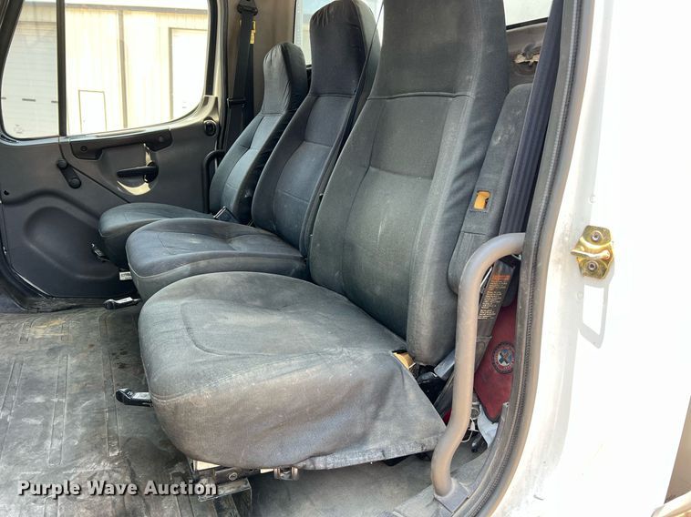 image for item II9114 2007 Freightliner Business Class M2  utility / service truck