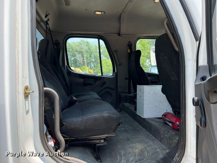 image for item II9114 2007 Freightliner Business Class M2  utility / service truck