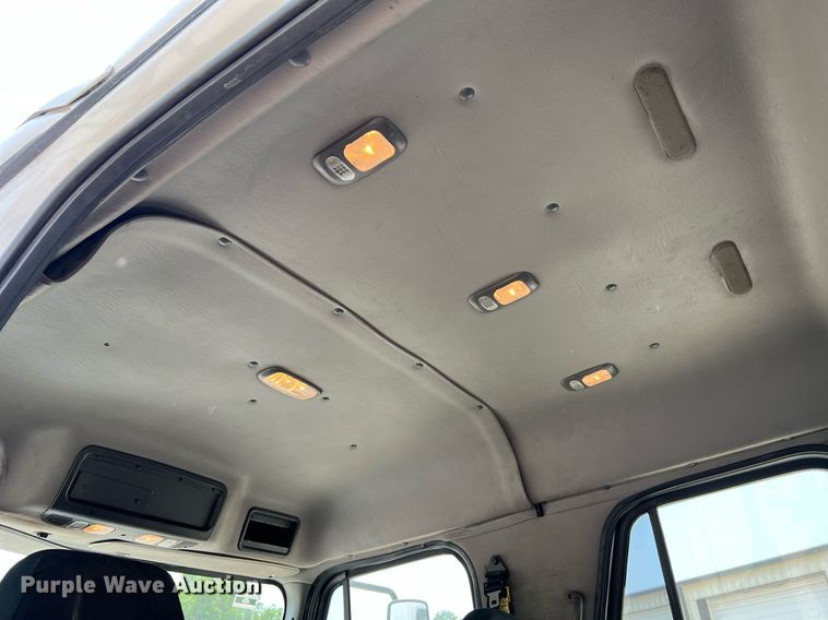 image for item II9114 2007 Freightliner Business Class M2  utility / service truck