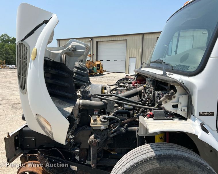 image for item II9114 2007 Freightliner Business Class M2  utility / service truck