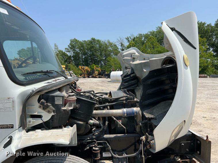 image for item II9114 2007 Freightliner Business Class M2  utility / service truck